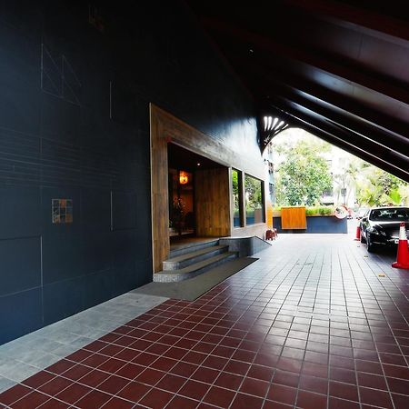 Abbott Hotel Нави Мумбай Екстериор снимка