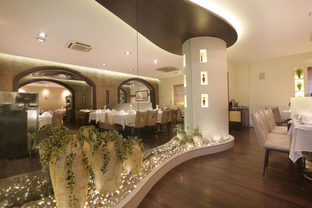 Abbott Hotel Нави Мумбай Екстериор снимка
