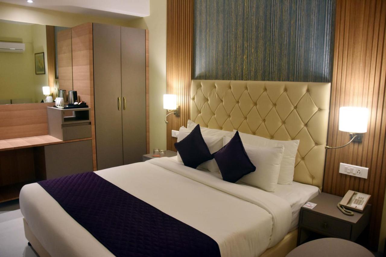 Abbott Hotel Нави Мумбай Екстериор снимка
